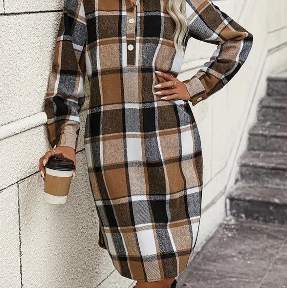 Reduced!!! 10.00 Ladies Elegent button-up plaid dress. Size M Polyester - Picture 4 of 4